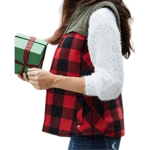 MAURICES Buffalo Plaid Quilted Shoulders Vest Holiday Fall Cute Cozy Size Small - Picture 1 of 8